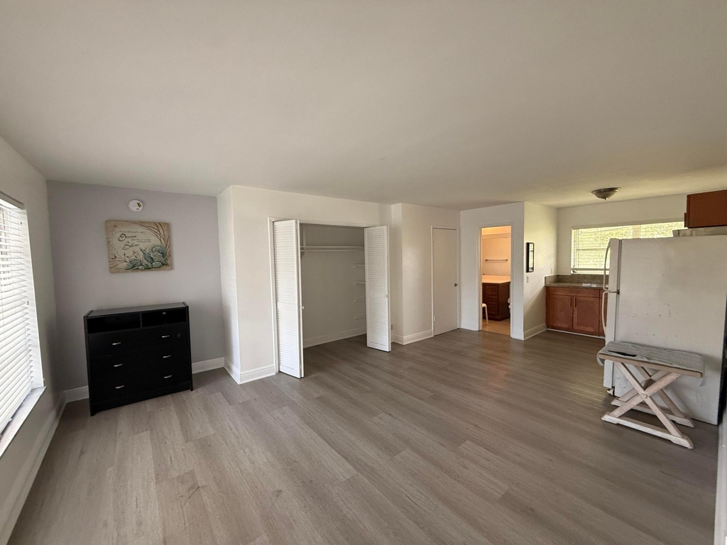 3226 Ne 12th Street - Photo 1