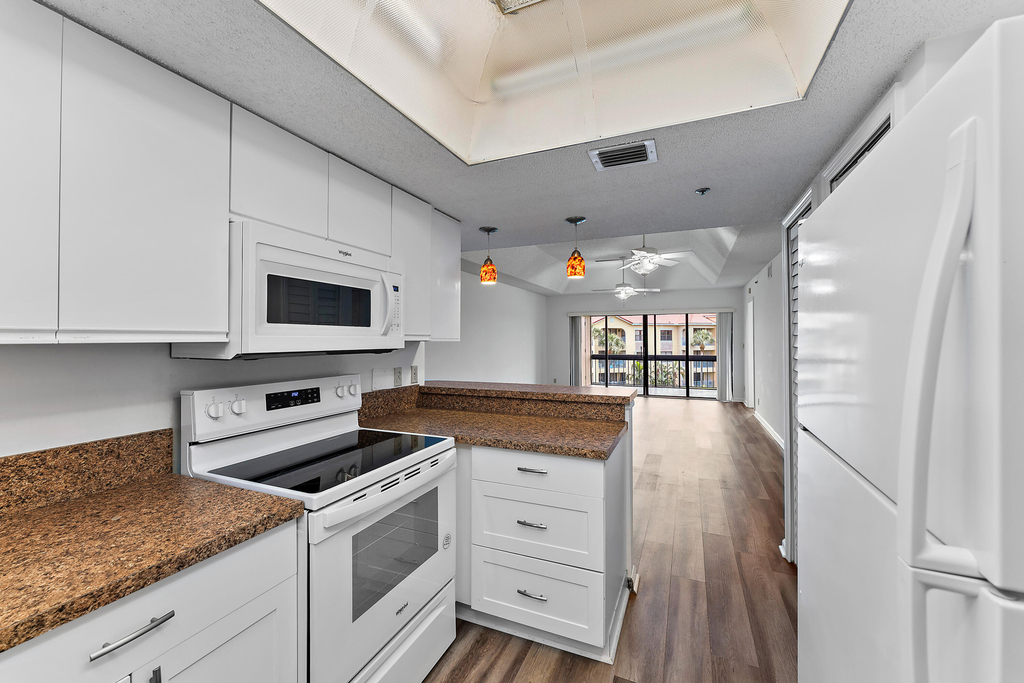 700 Uno Lago Drive - Photo 53