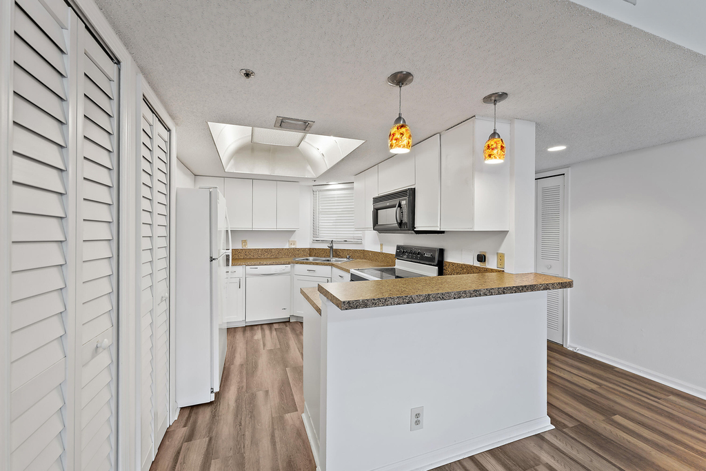 700 Uno Lago Drive - Photo 4