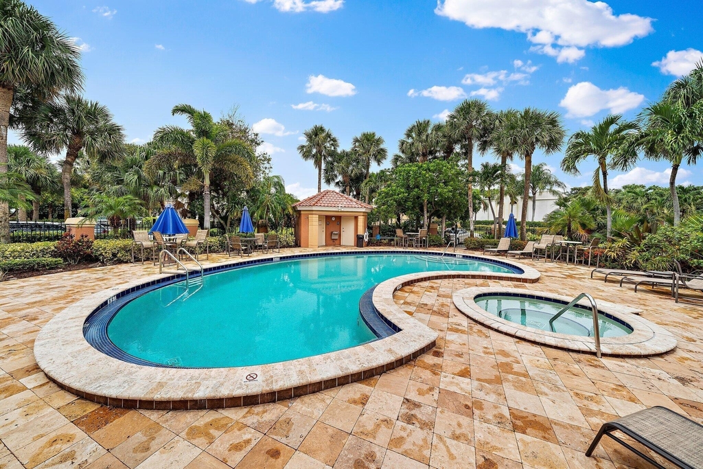 700 Uno Lago Drive - Photo 32