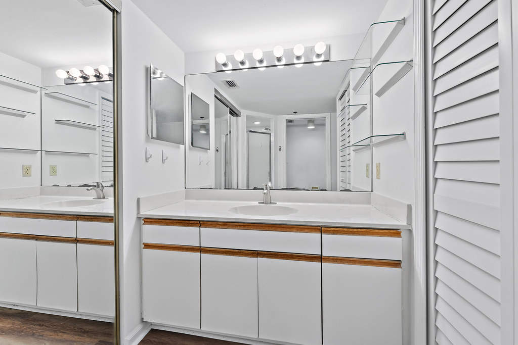 700 Uno Lago Drive - Photo 20