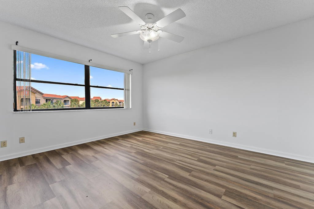 700 Uno Lago Drive - Photo 16