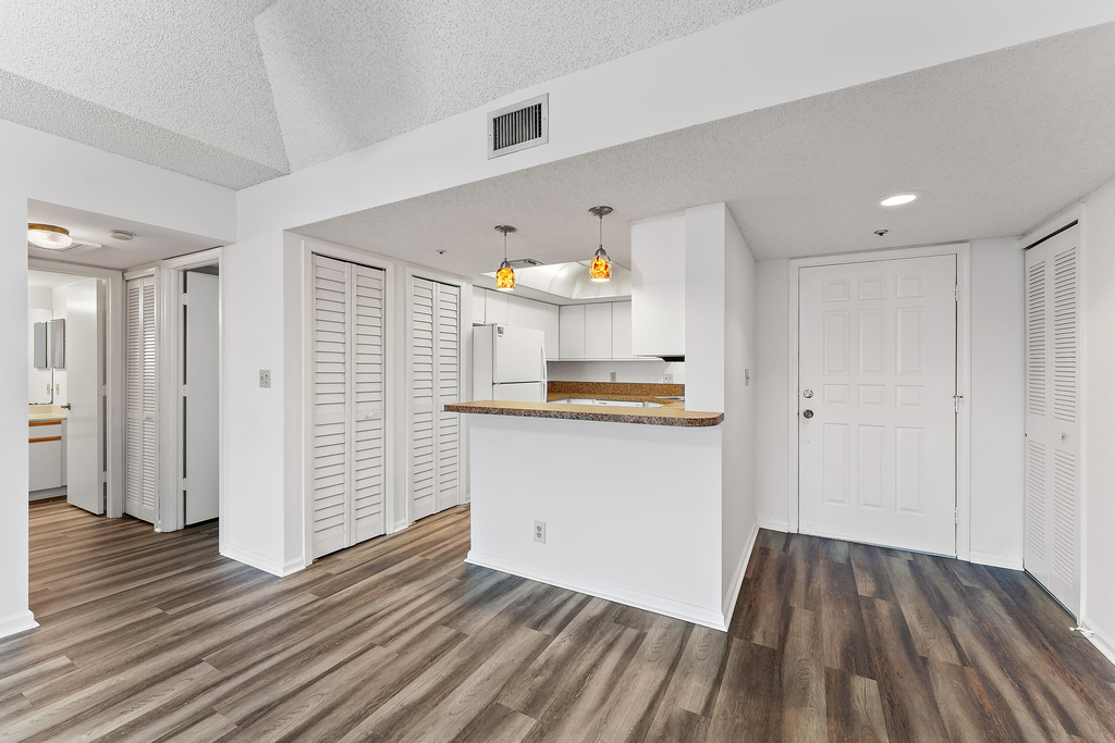 700 Uno Lago Drive - Photo 3