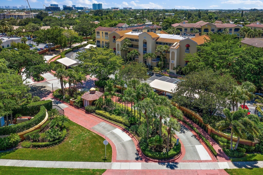 700 Uno Lago Drive - Photo 47