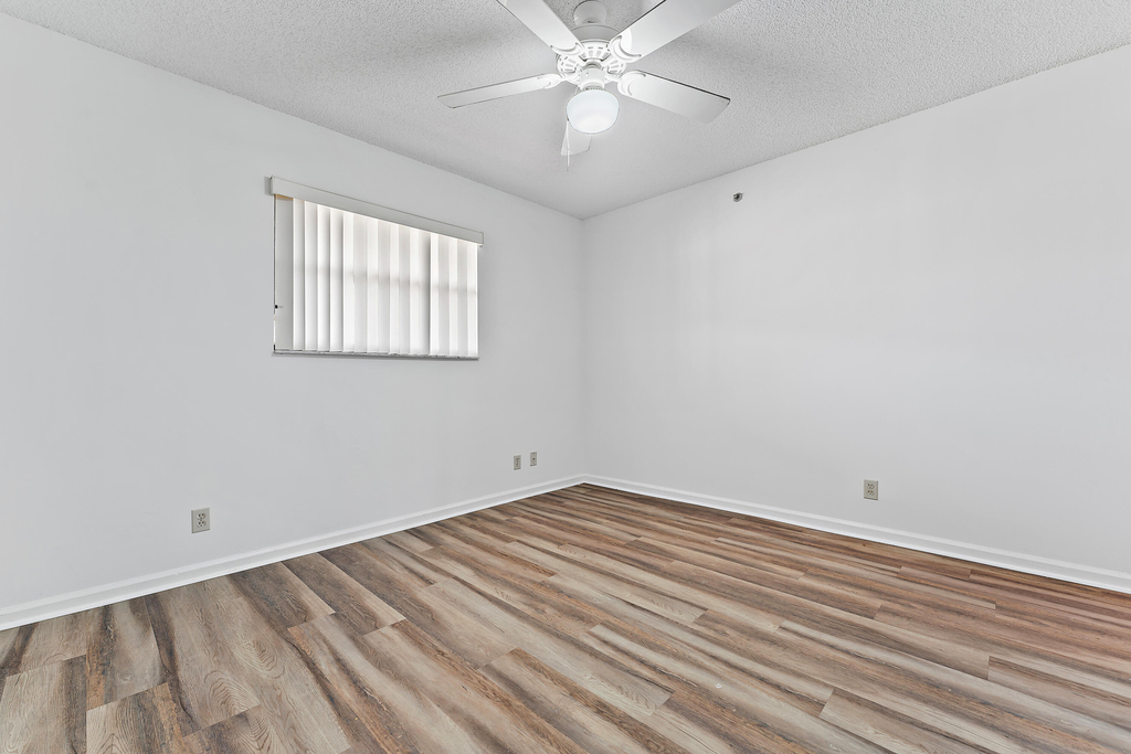 700 Uno Lago Drive - Photo 25