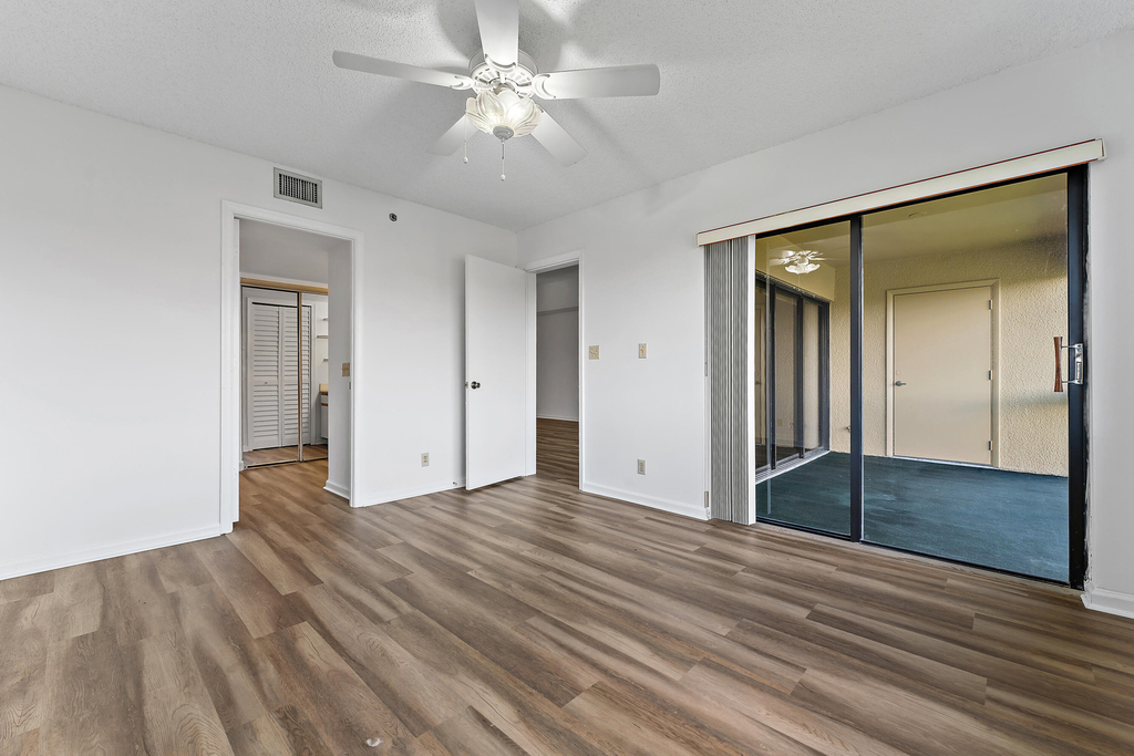700 Uno Lago Drive - Photo 18