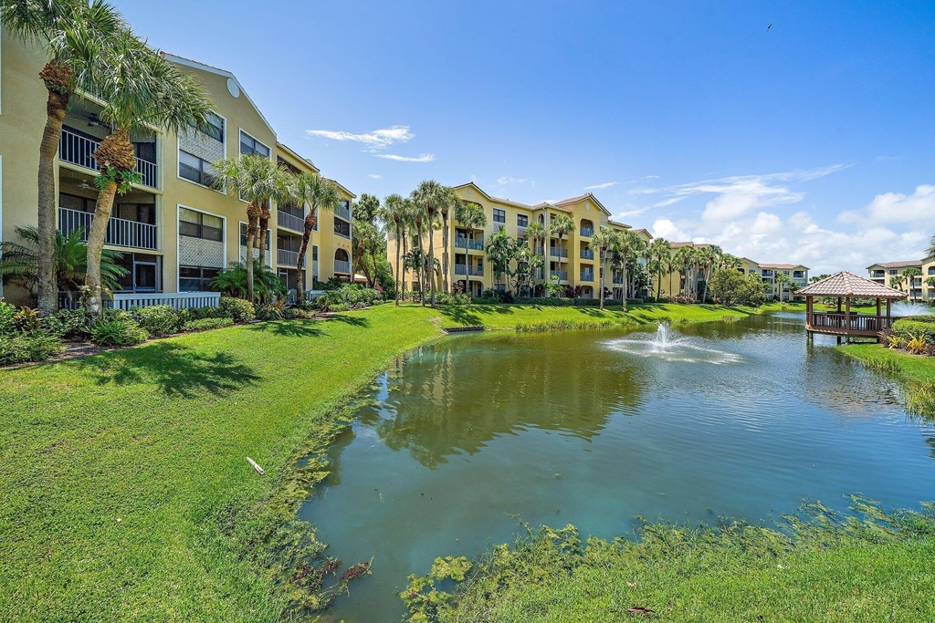 700 Uno Lago Drive - Photo 35