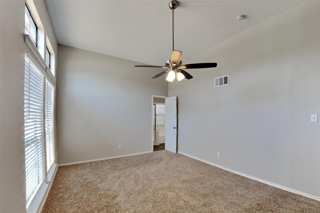 425 Kent Drive - Photo 5
