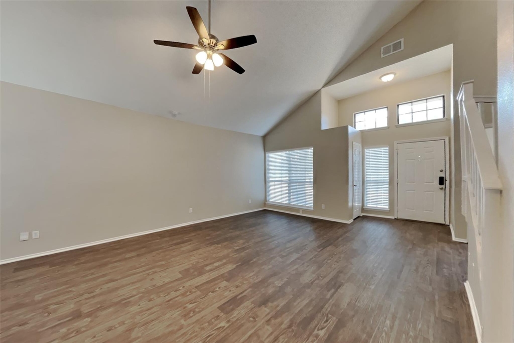 425 Kent Drive - Photo 2