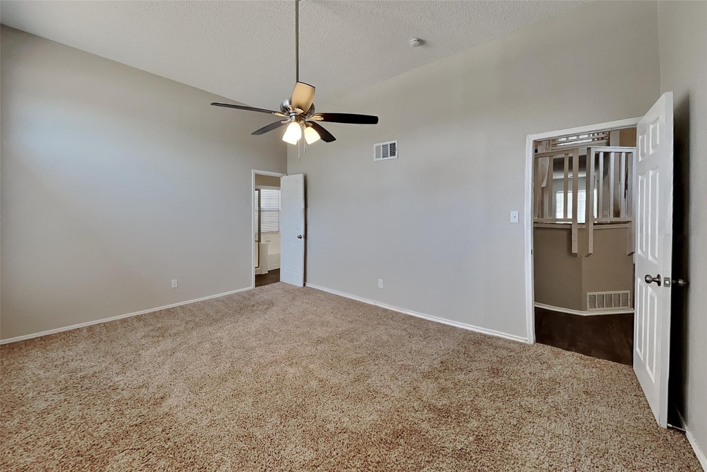 425 Kent Drive - Photo 4