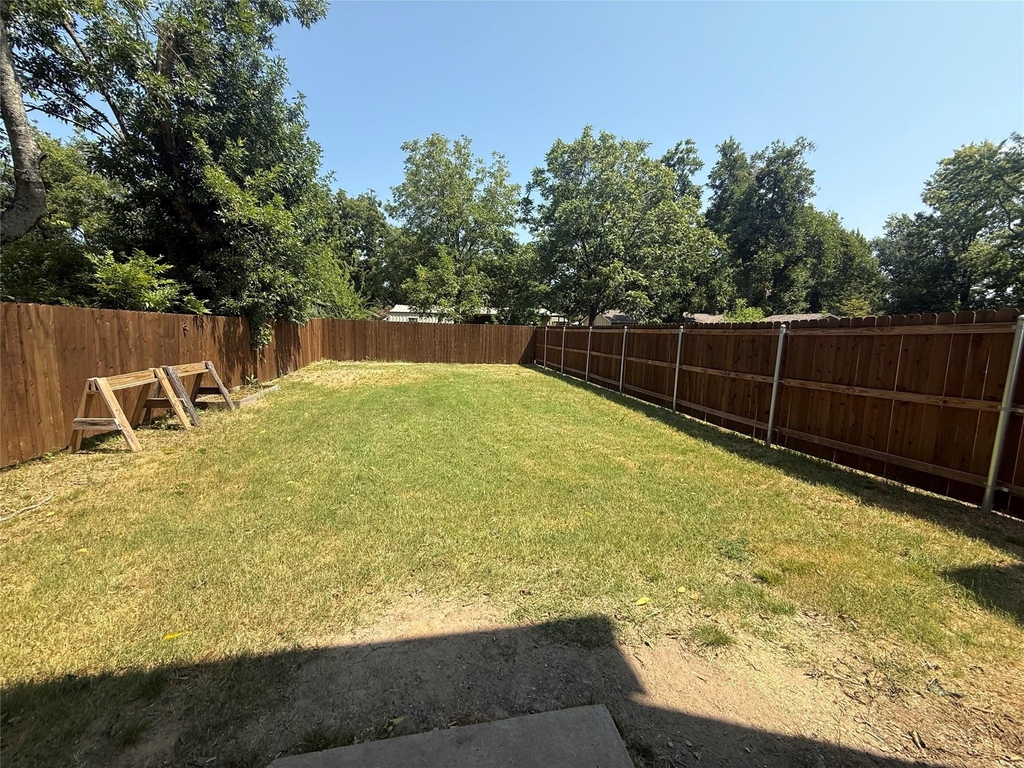 905 E 10th Street - Photo 17