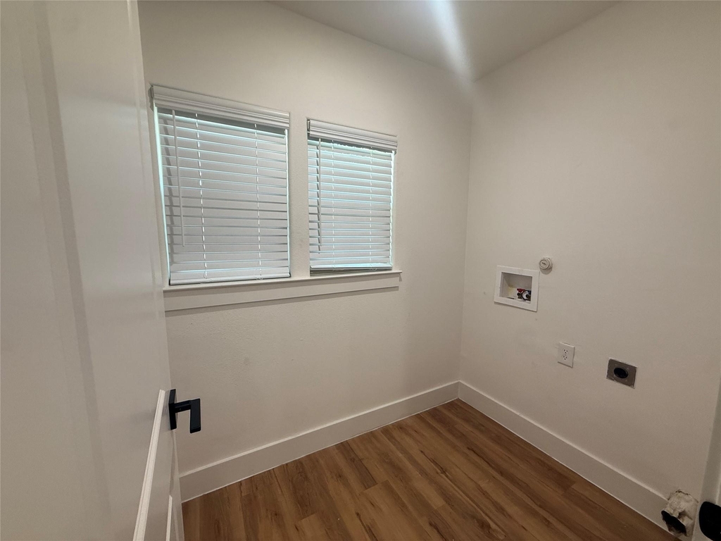 905 E 10th Street - Photo 11