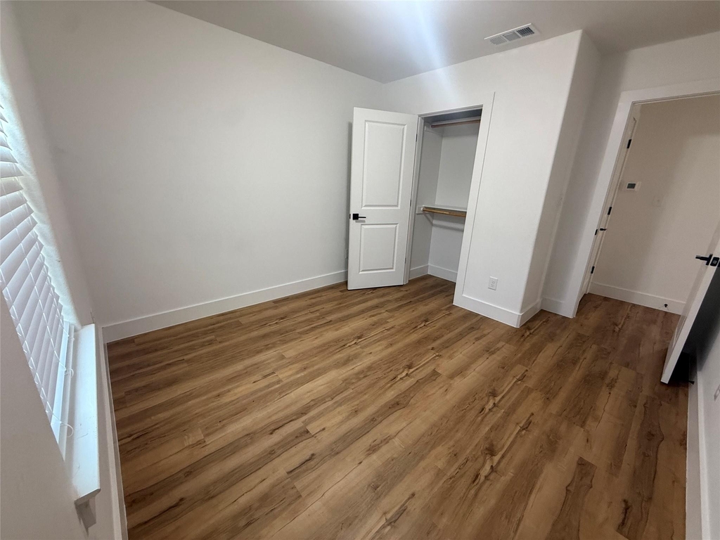 905 E 10th Street - Photo 14