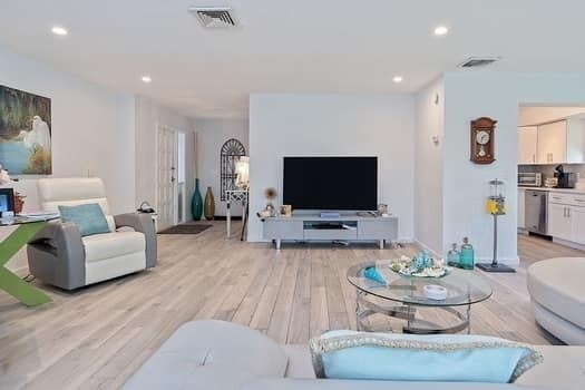 415 Pine Tree Court - Photo 2