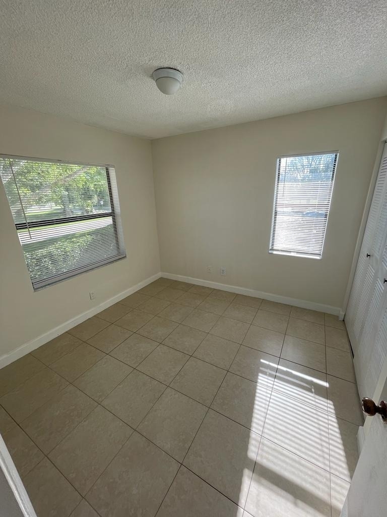 6844 Palmetto Circle S - Photo 3