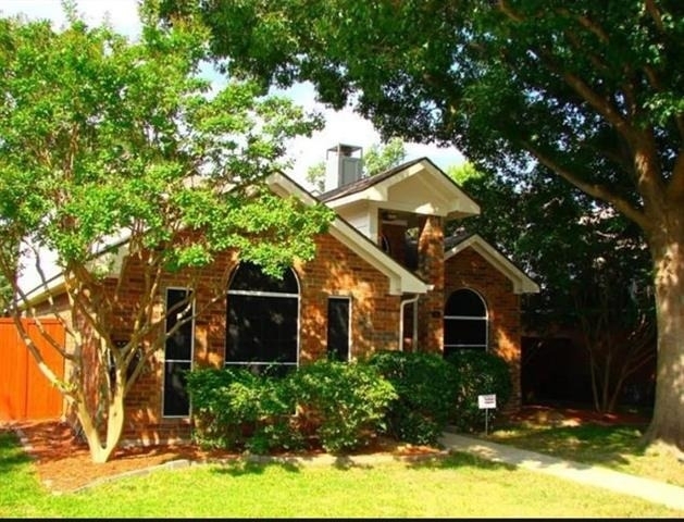 550 Village Green Drive - Photo 0