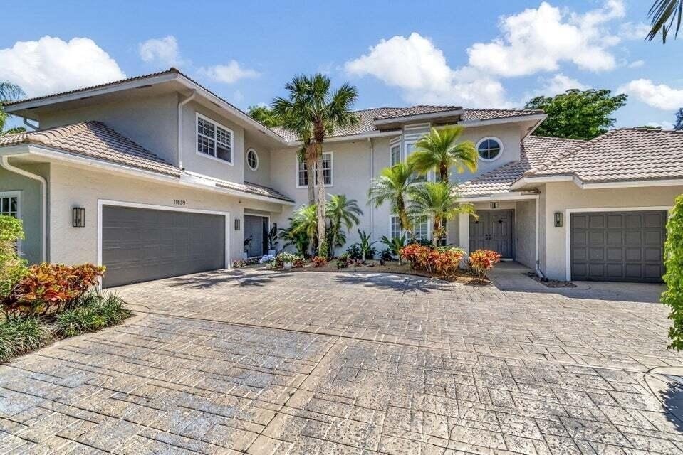 11839 Pebblewood Drive - Photo 2