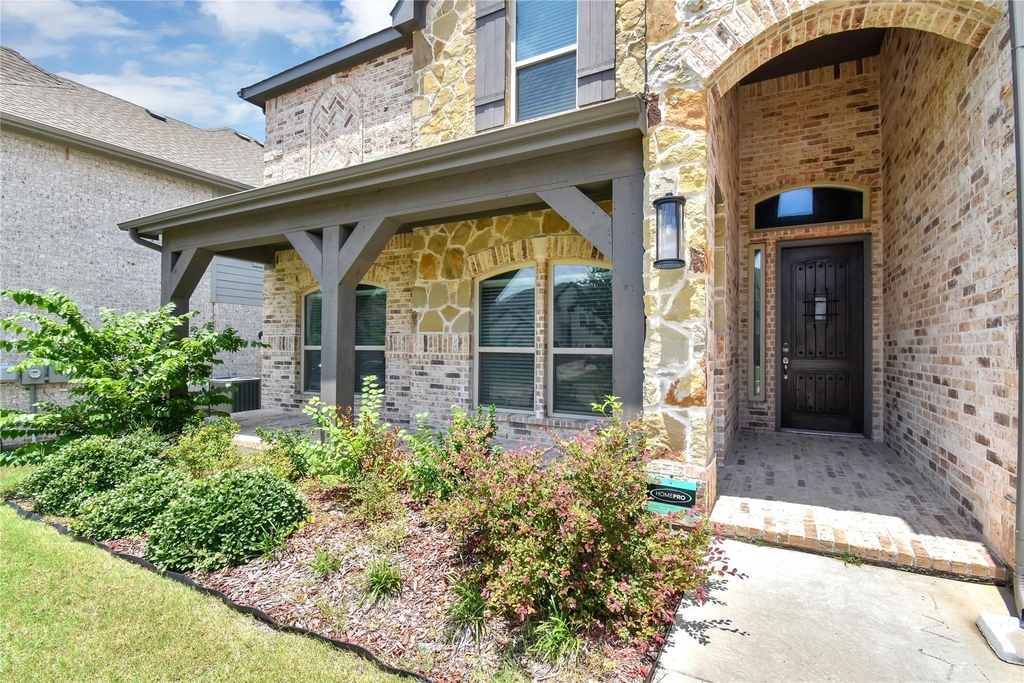 913 Peabody Drive - Photo 2