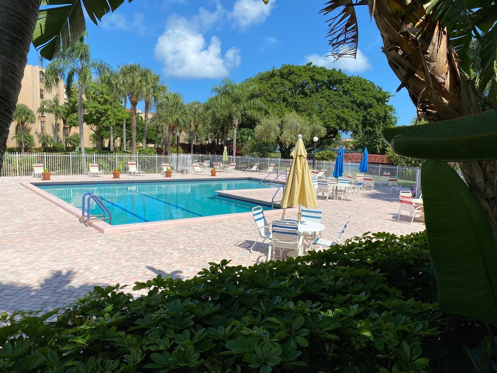 2255 Lindell Boulevard - Photo 32