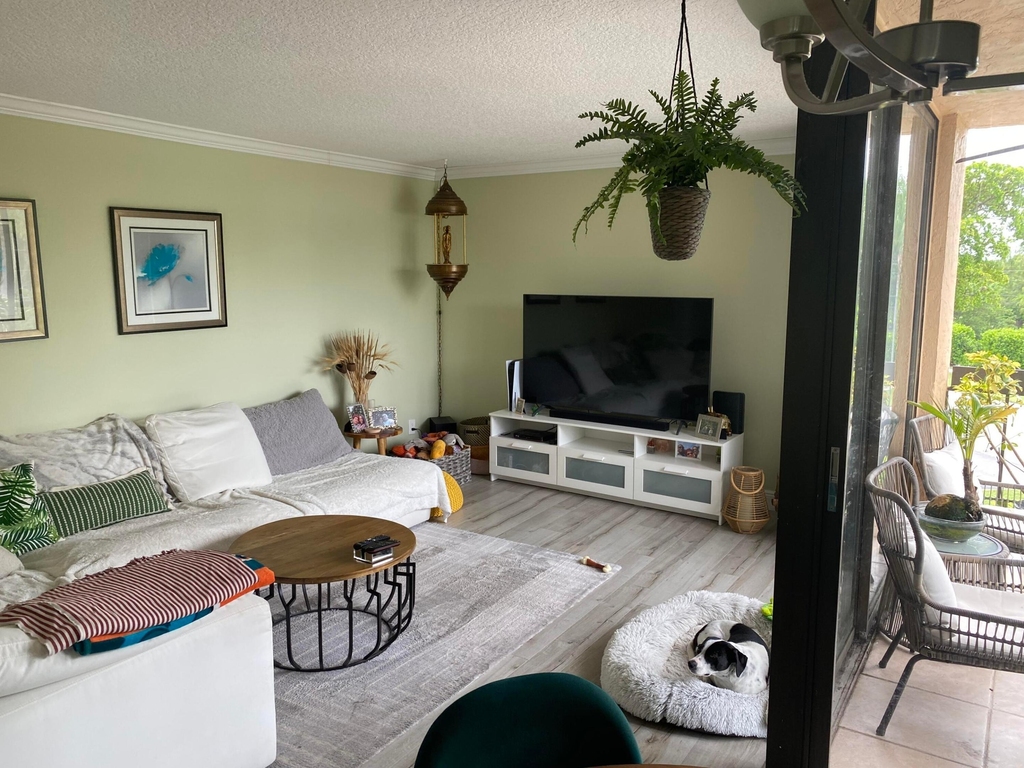 2255 Lindell Boulevard - Photo 2