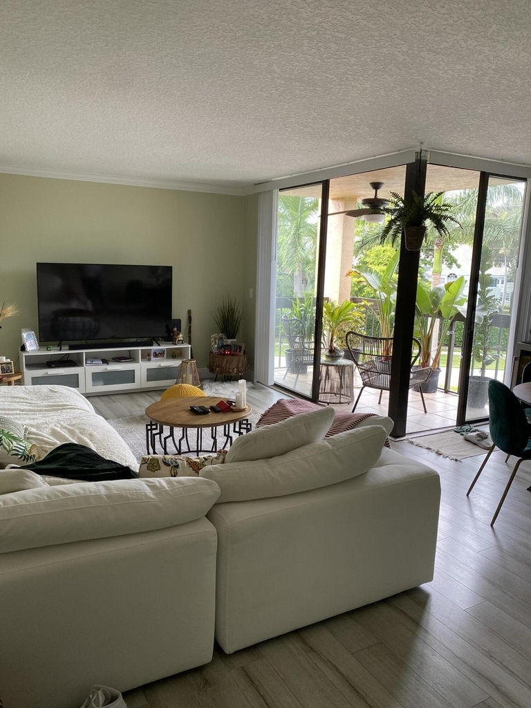2255 Lindell Boulevard - Photo 8