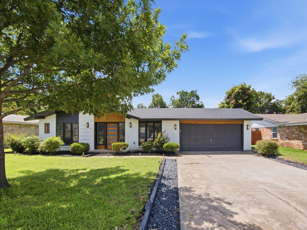 11348 Carissa Drive - Photo 2