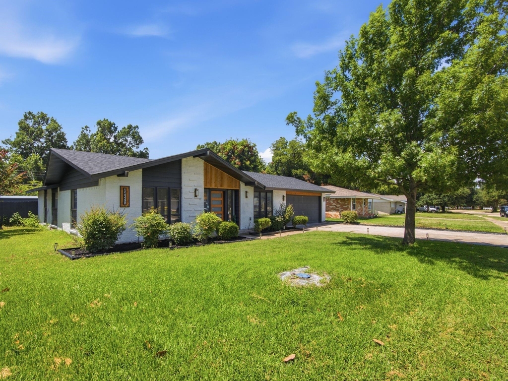 11348 Carissa Drive - Photo 0