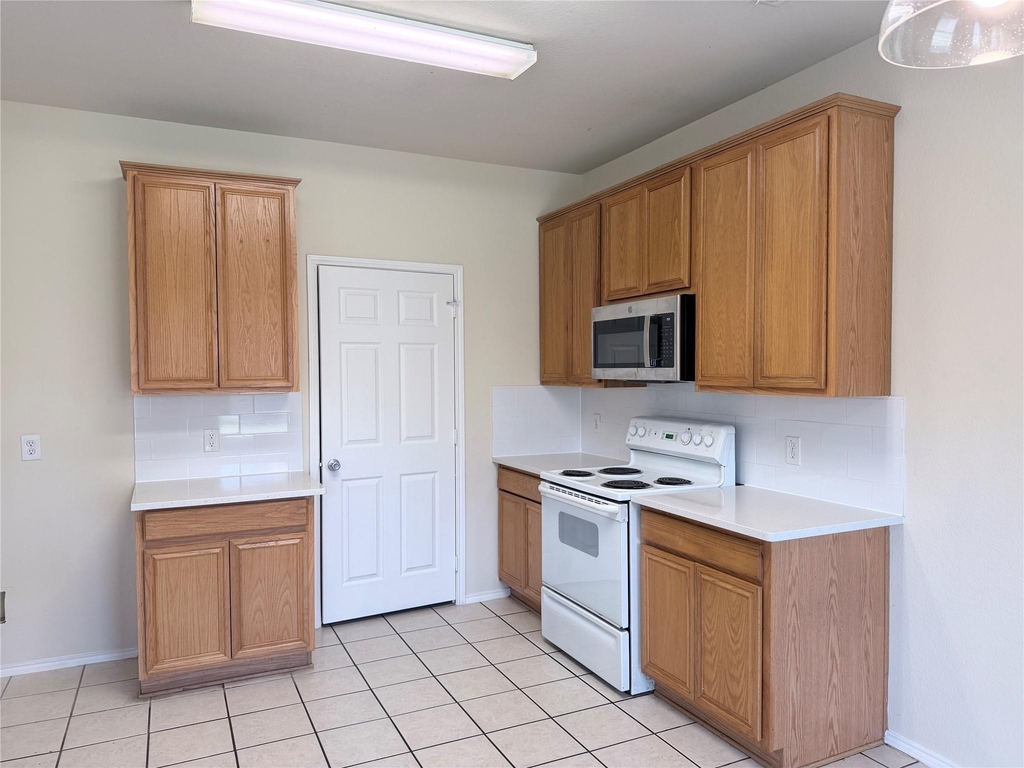 3200 Nandina Street - Photo 4