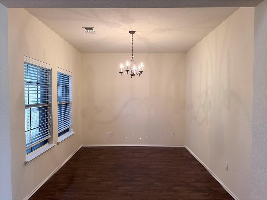 3200 Nandina Street - Photo 5