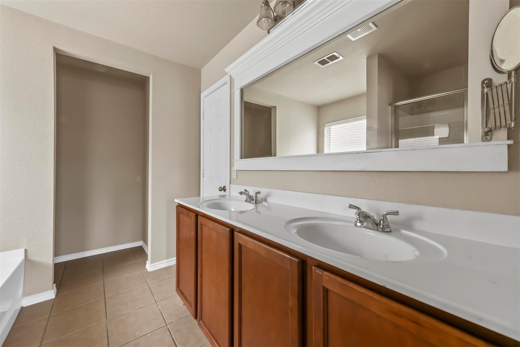 5533 Grenada Drive - Photo 15