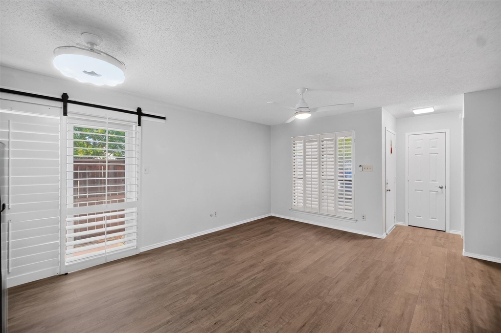 2111 E Beltline Road - Photo 17
