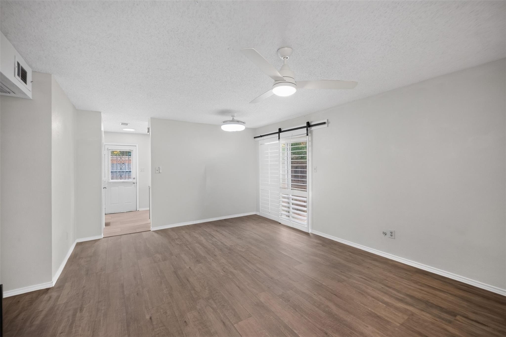 2111 E Beltline Road - Photo 21