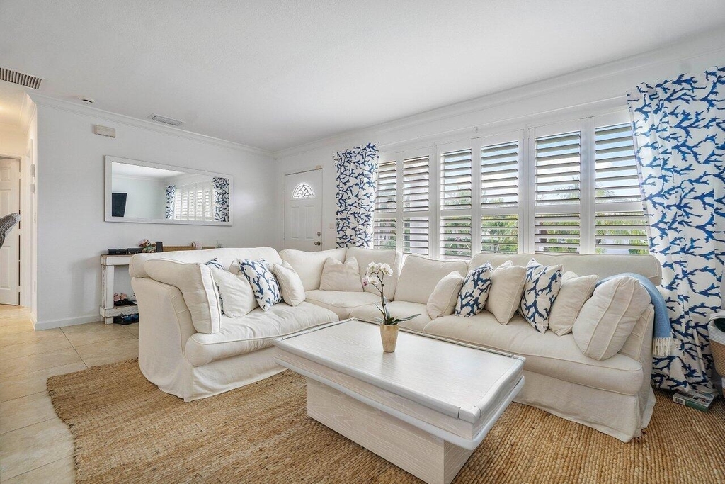 125 Gregory Place - Photo 2