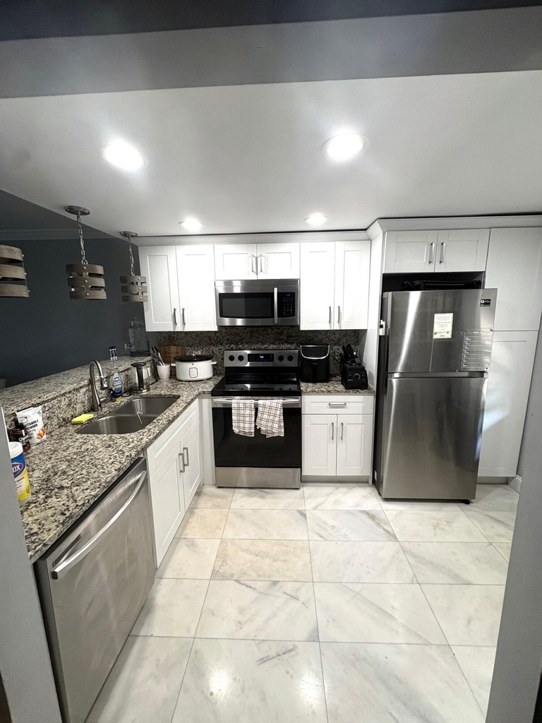 605 Oaks Drive - Photo 0