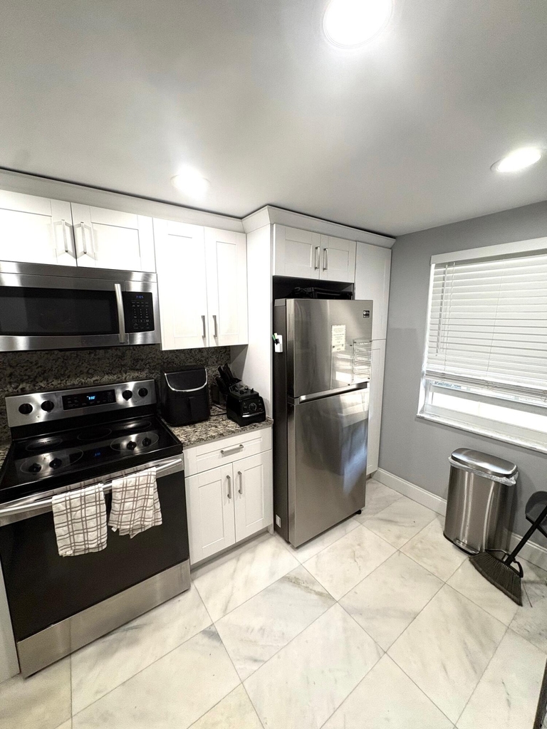 605 Oaks Drive - Photo 3