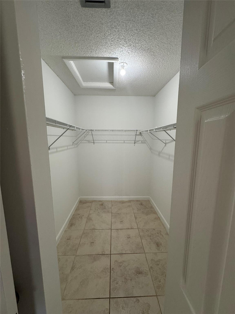 445 Lakeview Drive - Photo 5