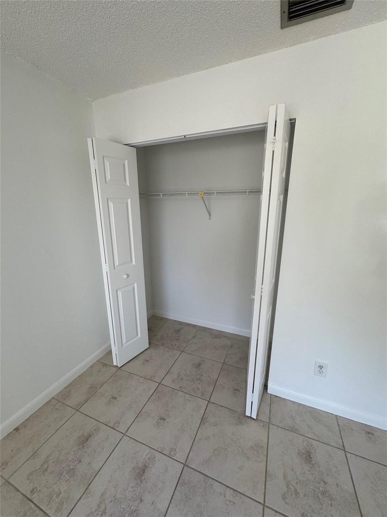 445 Lakeview Drive - Photo 8