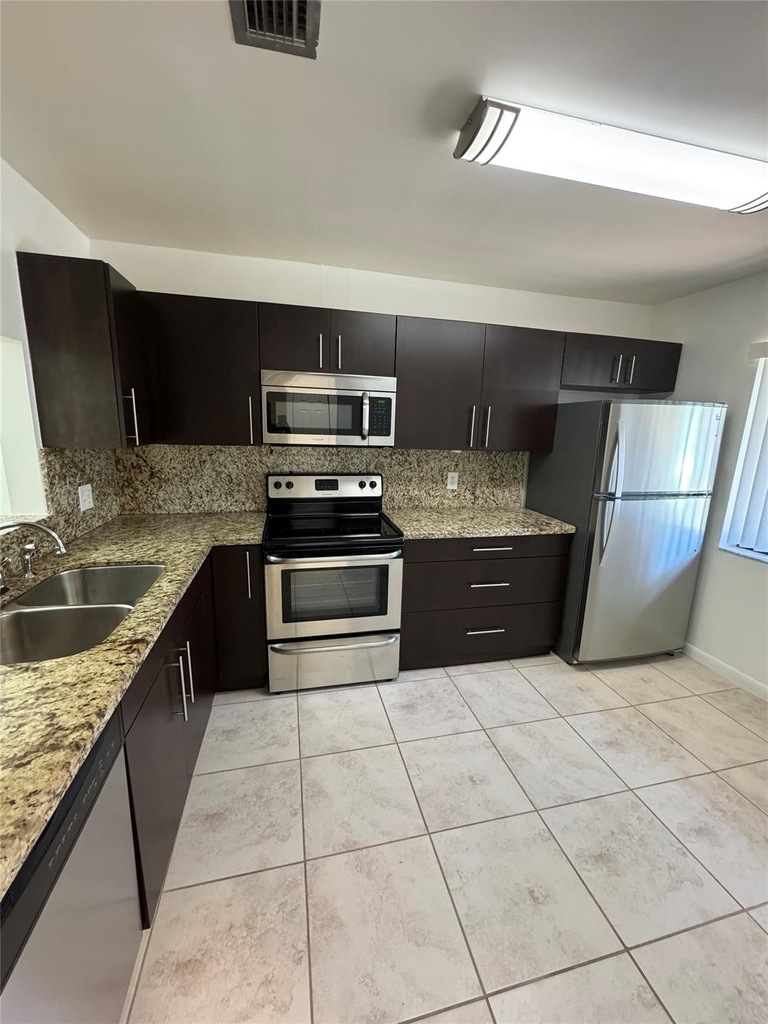 445 Lakeview Drive - Photo 2