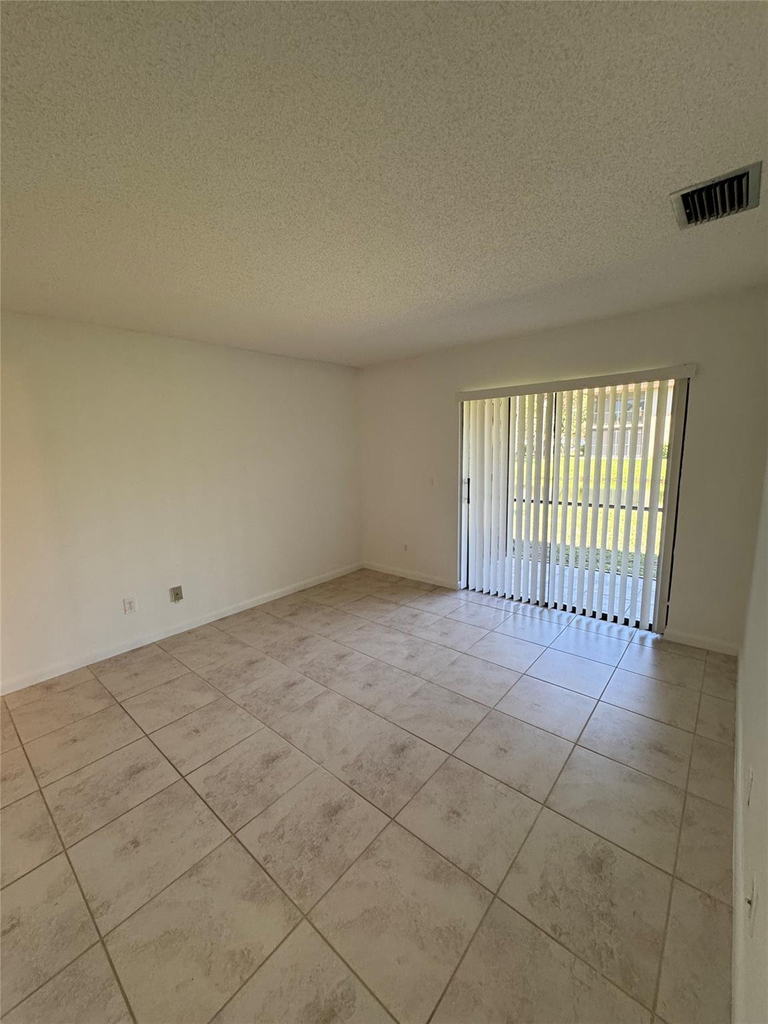 445 Lakeview Drive - Photo 4