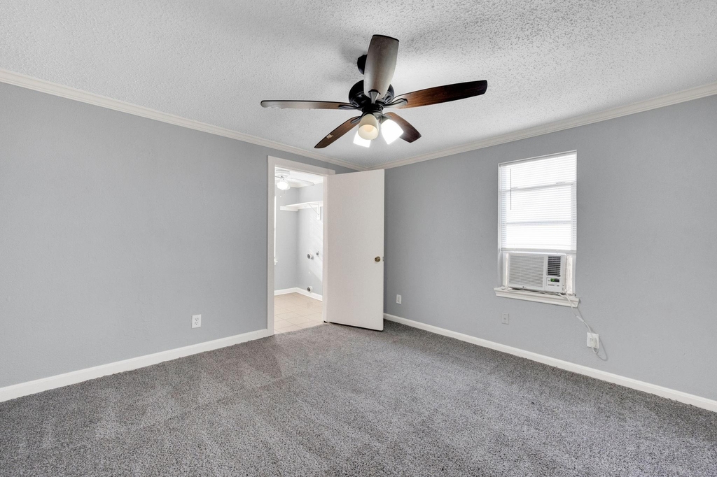 412 E Avenue F - Photo 2
