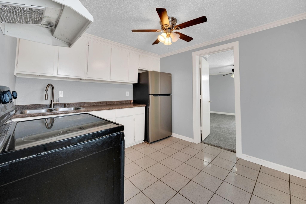 412 E Avenue F - Photo 9