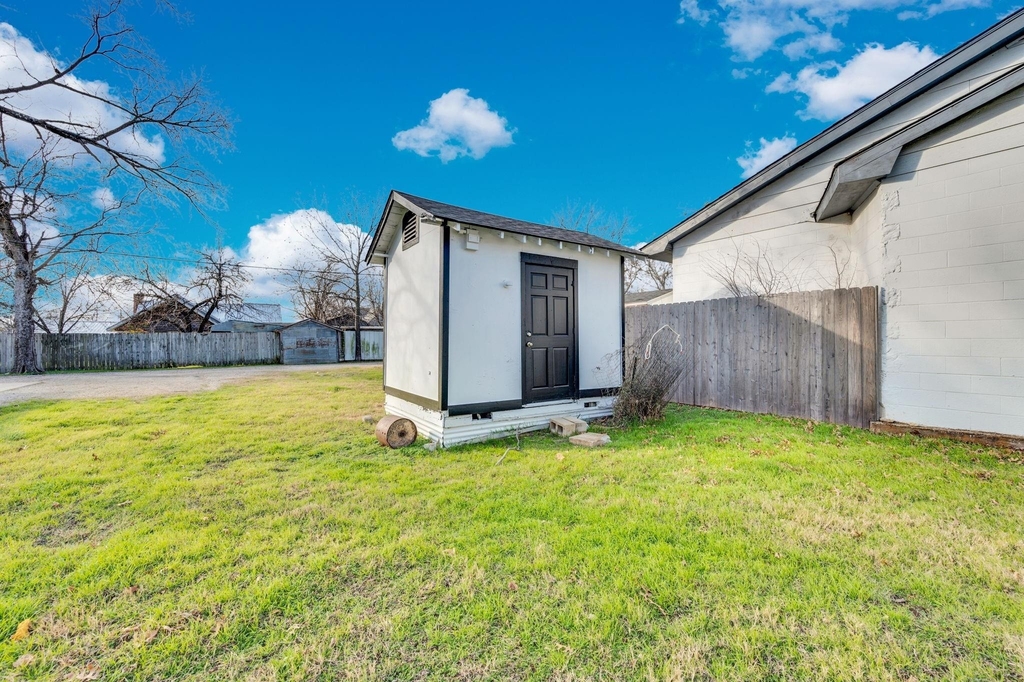 412 E Avenue F - Photo 12