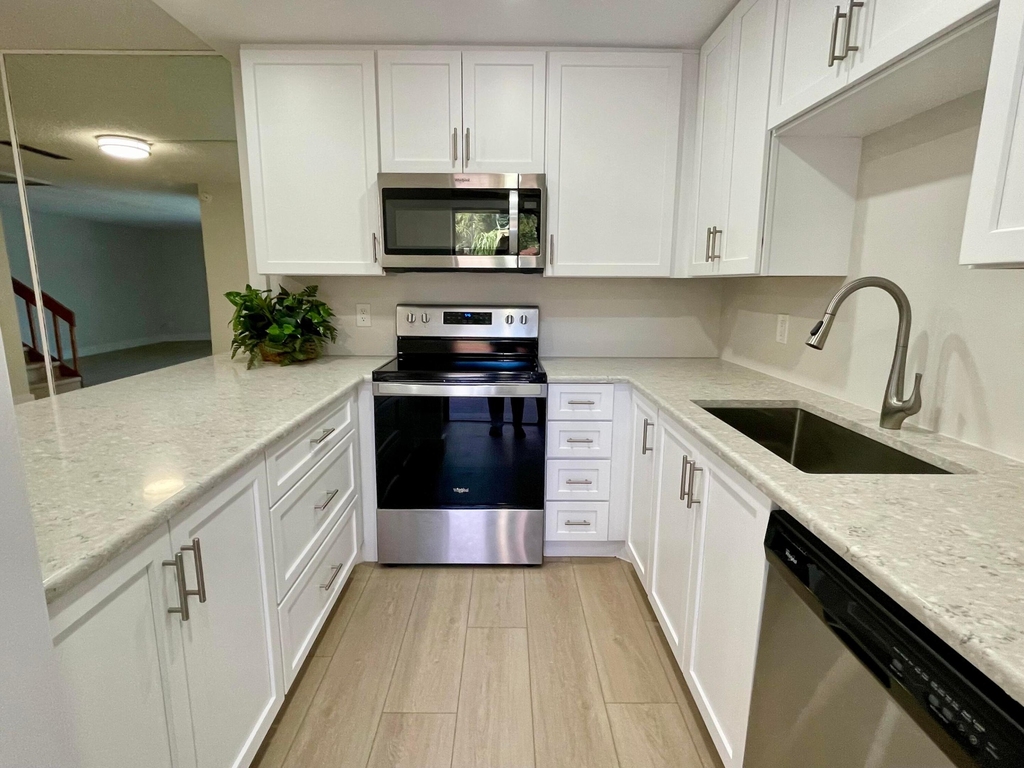 825 Center Street - Photo 11