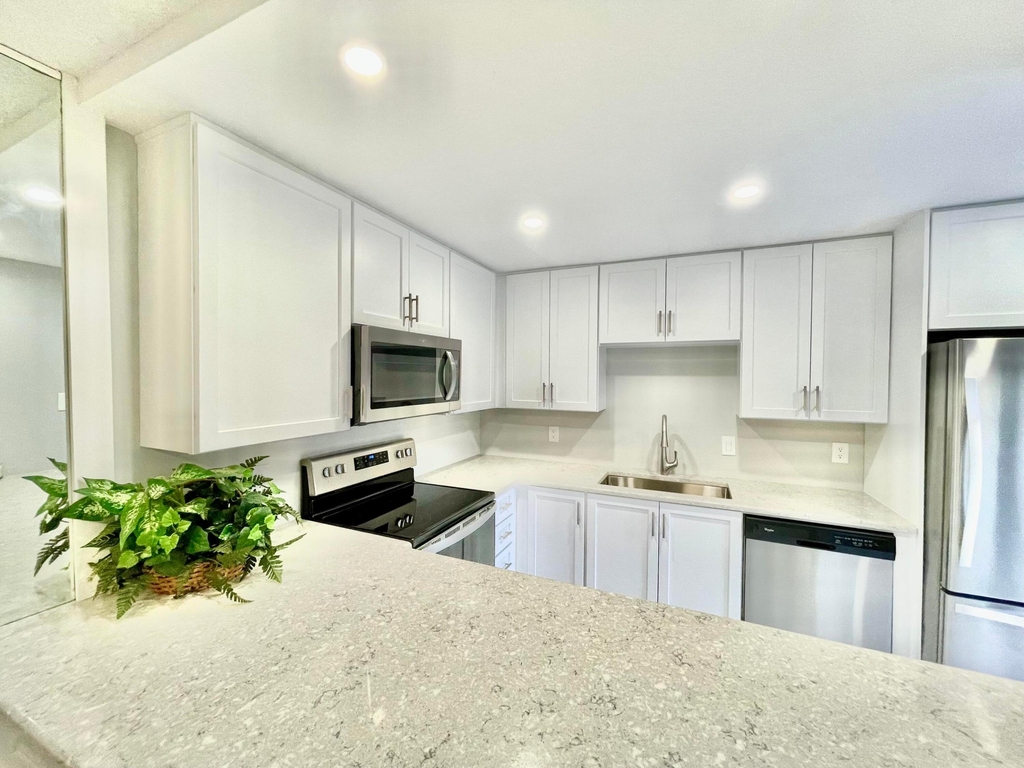 825 Center Street - Photo 9