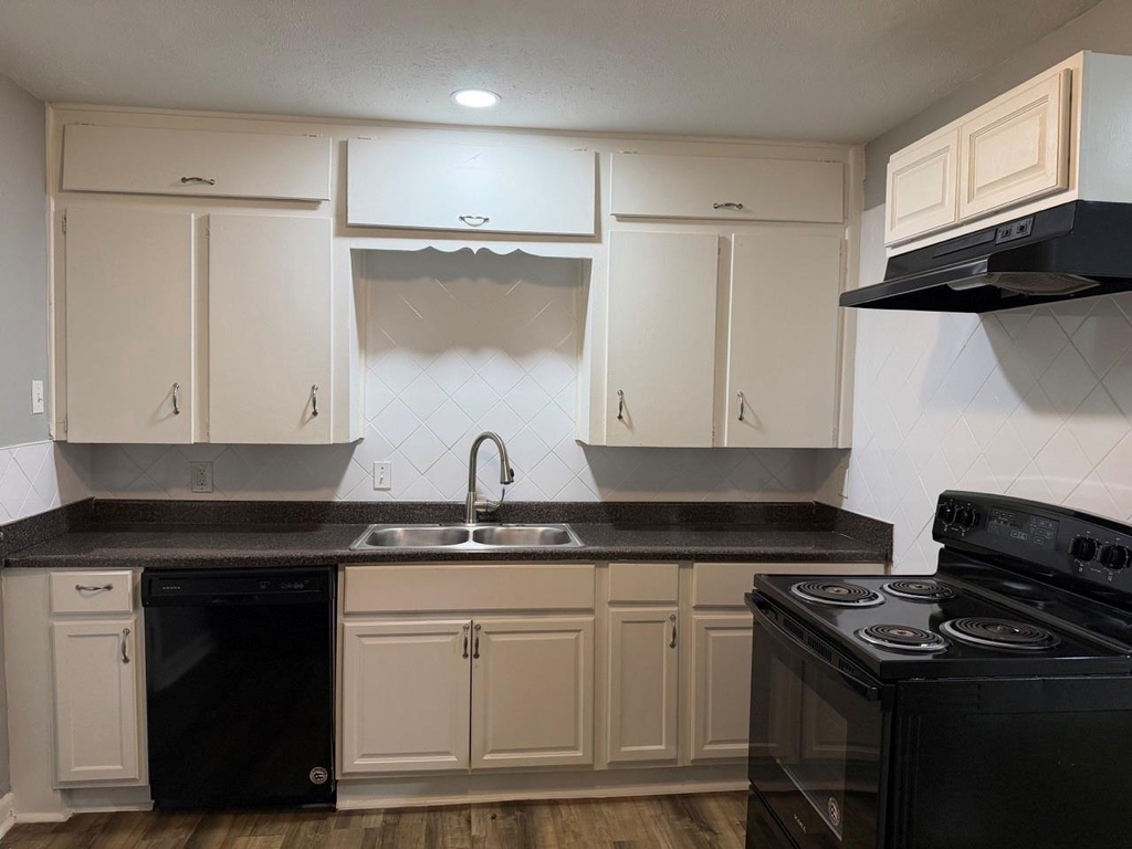 2500 Normont Circle - Photo 4