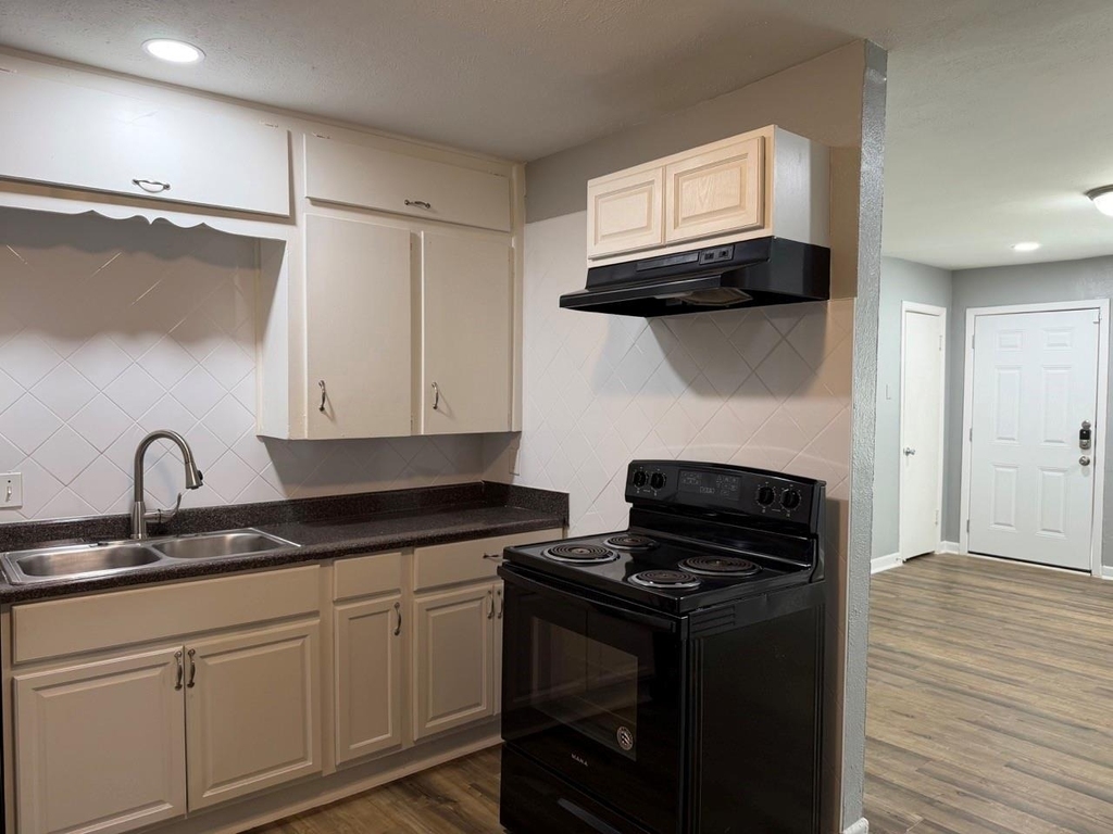 2500 Normont Circle - Photo 5