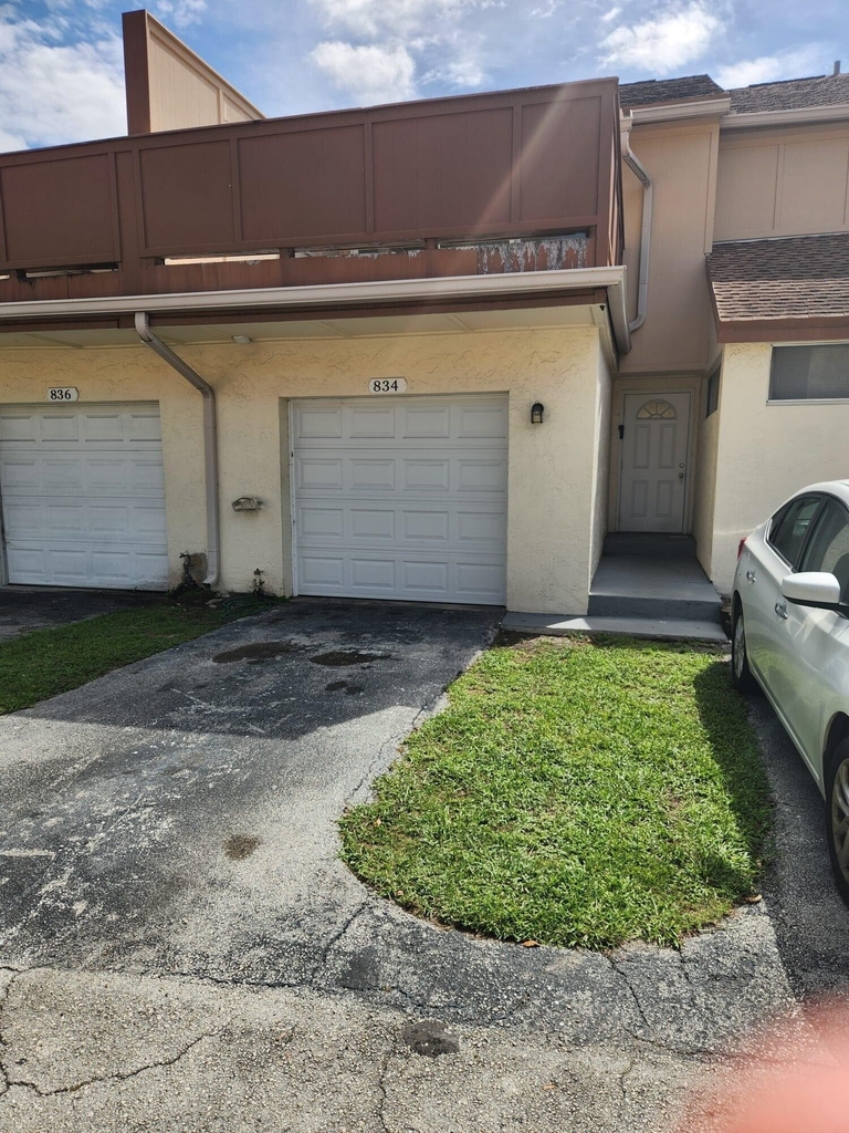834 Nw 82nd Avenue - Photo 0