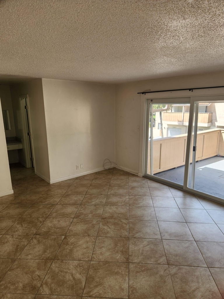 834 Nw 82nd Avenue - Photo 2