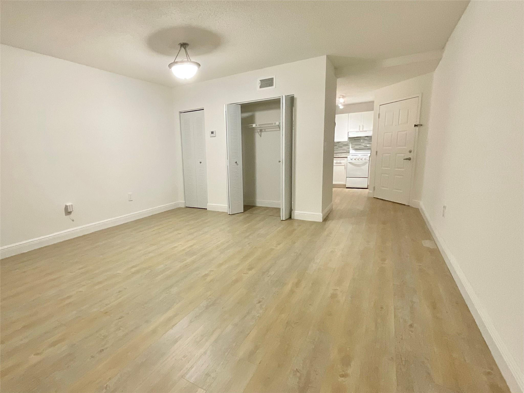 9517 Fontainebleau Boulevard - Photo 3