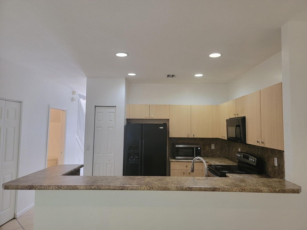2603 Sw 82nd Avenue - Photo 2